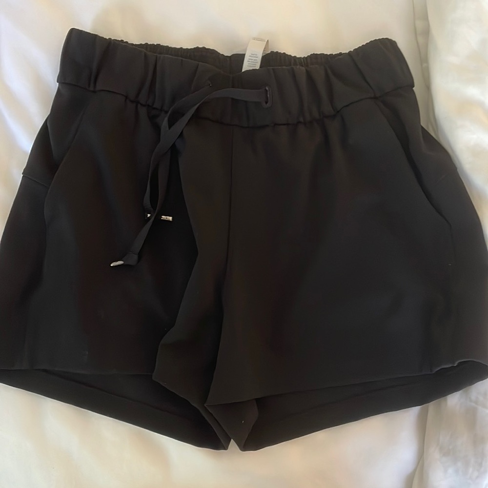 Lululemon shorts size 4
